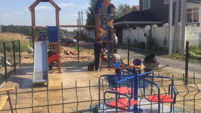 Бесшовное резиновое покрытие на детской площадке смотреть онлайн