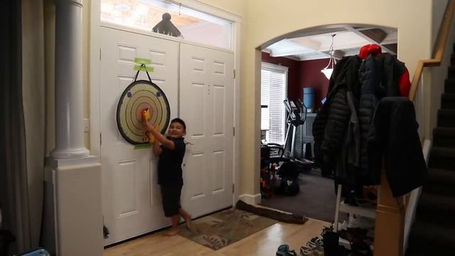 Axe Throwing Game for kids | Warrior's Mark Axe Target Game | Toysmith Toys Axe throwing Game смотреть онлайн