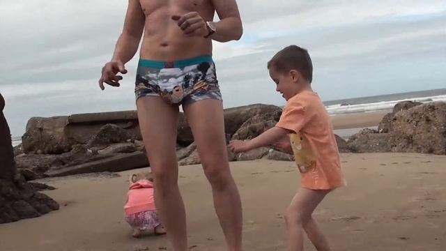 Reighton Sands Family Holiday 2015, Part 3 (Fun at the beach) смотреть онлайн