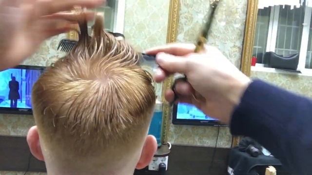 МУЖСКАЯ СТРИЖКА КРОП.УДЛИНЁННАЯ ЧЕЛКА. смотреть онлайн