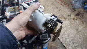 Замена топливного фильтра Honda cr-v 2008 2.4L