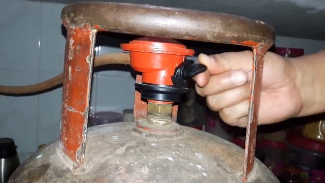 How to replace and detach a gas cylinder (Indian) смотреть онлайн