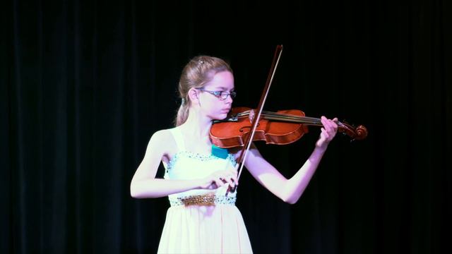 Ms. Larson performing Bohemian Folk Song смотреть онлайн