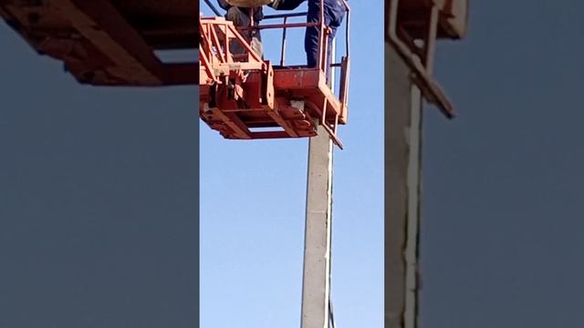 September 28, 2023 Installers from Bryansk are laying cables in the village of Zagorodny. смотреть онлайн