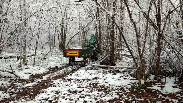 На детском квадроцикле по первому снегу за дровами смотреть онлайн