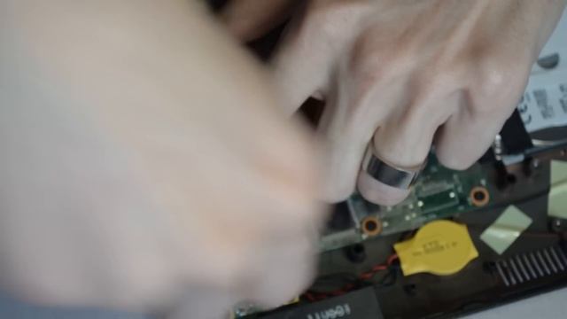 Разборка нетбука Asus Eee PC 1011px и замена кулера. смотреть онлайн