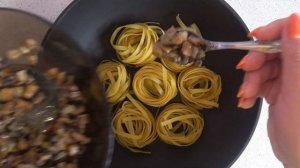 ? Гнёзда с шампиньонами в сливках