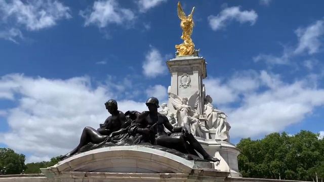 BUCKINGHAM PALACE TOUR (GREAT BRITAIN HISTORICAL)