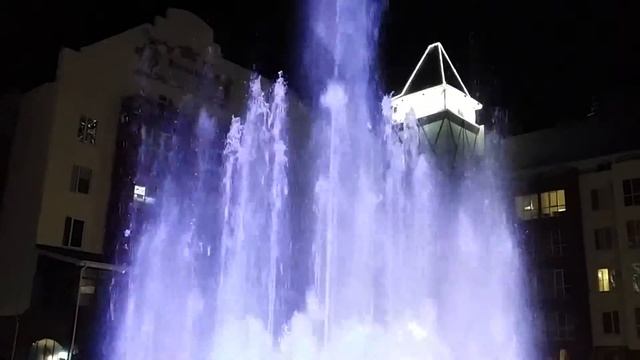 Ночной фонтан в Немецкой деревне смотреть онлайн
