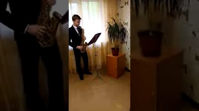 Учащиеся ДШИ №12 поздравляют ветеранов с юбилеем Победы.Гладкий Даниил смотреть онлайн