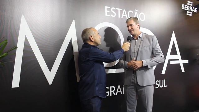 Claudio Alves visita os estandes das principais marcas na Couromoda 2023 em São Paulo - Parte 1 смотреть онлайн