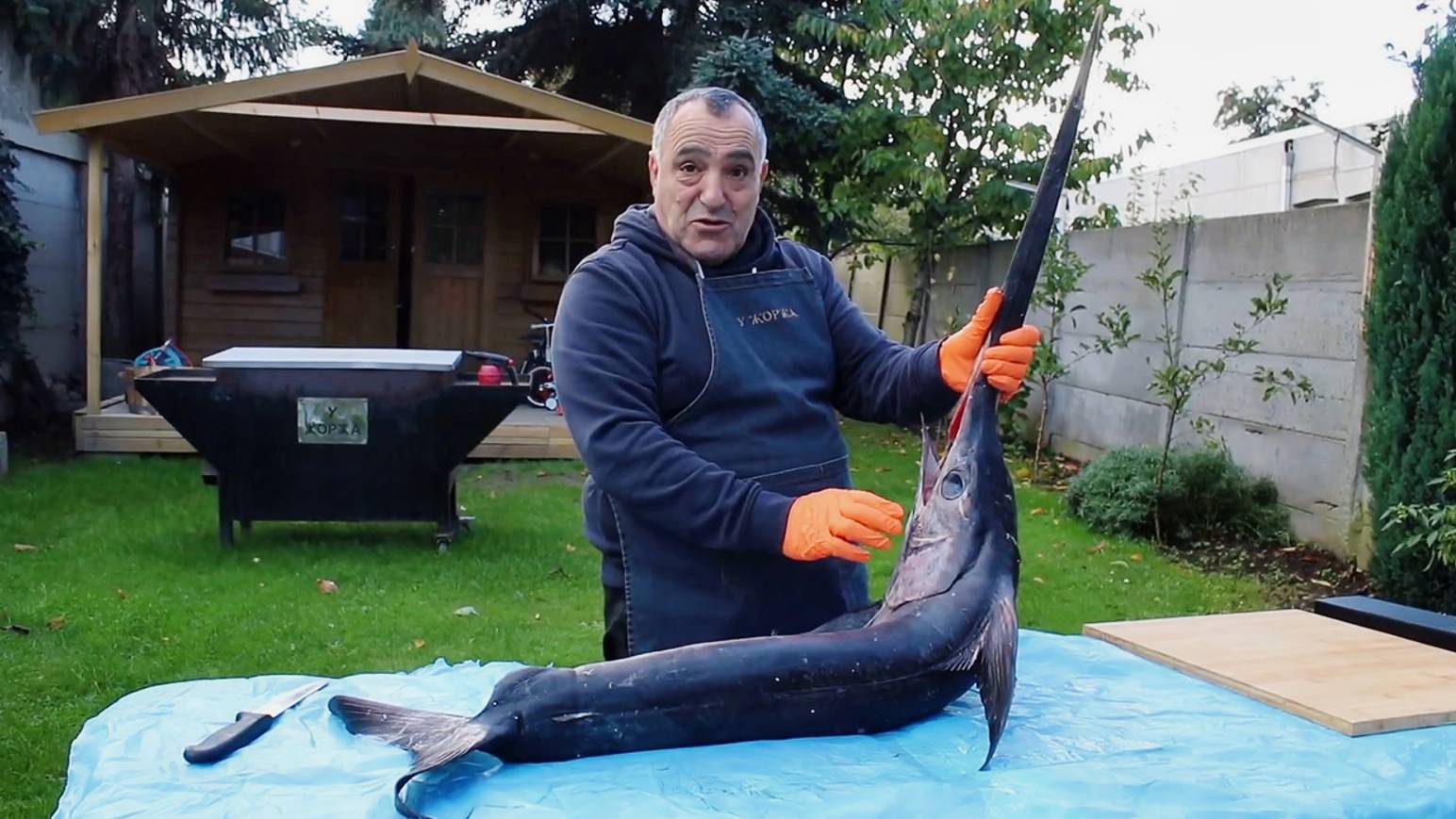 Как вкусно и сочно приготовить рыбу меч на мангале. Ужин в семейном кругу смотреть онлайн