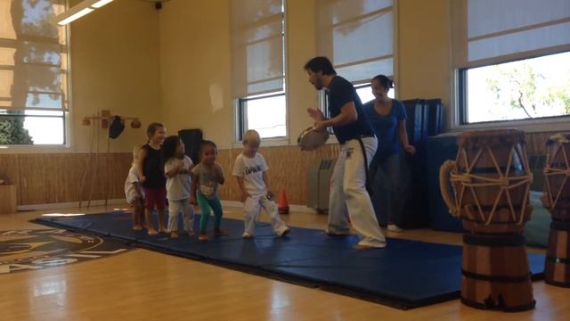 Даня и капоэйра - бежать, не бежать смотреть онлайн