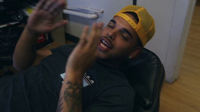 GETTING A TATTOO ON MY KNEE | VLOG | TheBrandonLeeCook смотреть онлайн