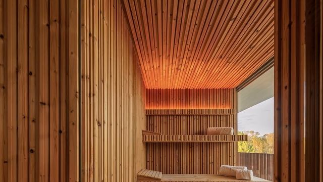 Modern Beach House Design With Beautifully Merges The Outdoors And The Indoors смотреть онлайн