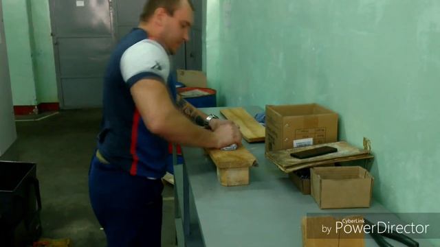 Рукой забил гвоздь. смотреть онлайн