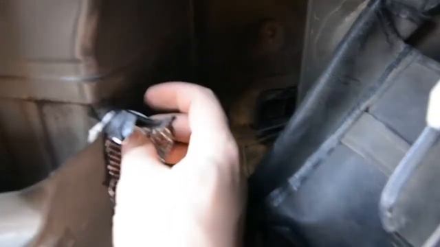 Mazda 3. Сверчок  задней полки