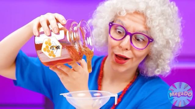 Кулинарный Челлендж: Уэнсдей против Бабушки | Кухонные гаджеты и Лайфхаки для родителей от Mega DO смотреть онлайн