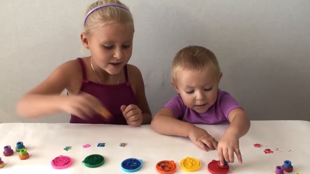 Рисуем Пальчиковыми красками. Краски для детей. Children draw colored paints. смотреть онлайн