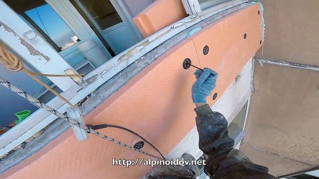 Утепление лоджии снаружи промышленными альпинистами. Пеноплэкс смотреть онлайн
