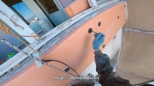 Утепление лоджии снаружи промышленными альпинистами. Пеноплэкс
