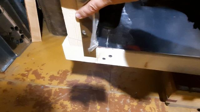 Монтаж нержавеющего короба в коптильню.Сборка коптильни. смотреть онлайн