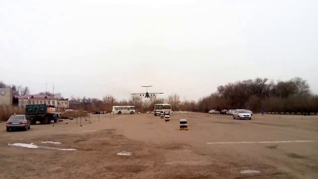 Посадка и взлет ИЛ-76 на полосу Воронежского авиазавода смотреть онлайн