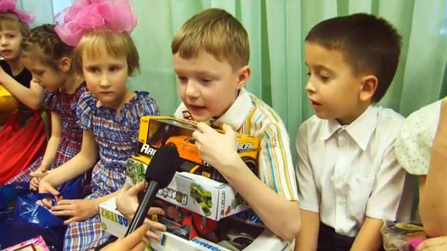 U-News. Стань Дедом Морозом. Акция радио "Спутник 107 FM" смотреть онлайн