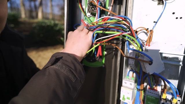 Let’s mess around with some commercial EV chargers смотреть онлайн