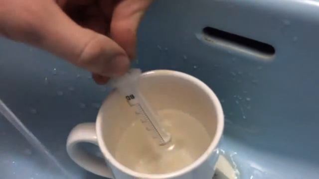 Вода прозрачная. Шприц-вода.