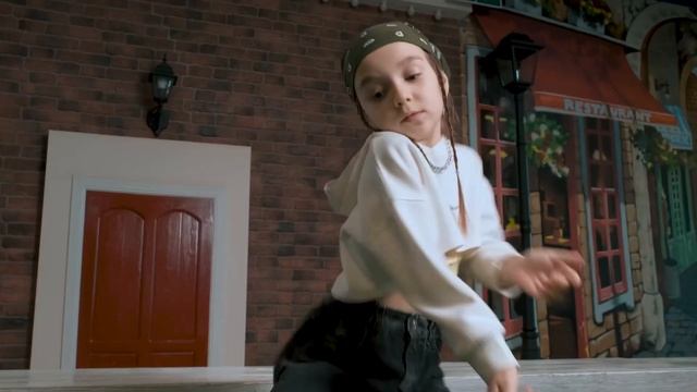 JAZZ FUNK BABY by БОЛКОНСКАЯ АЛЬФИЯ & КАТЯ АДУШКИНА - ЛИМОНАД ? смотреть онлайн