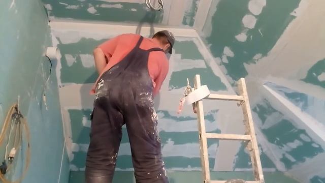 Поклейка бумажной ленты на углы при помощи устройства Homax Banjo