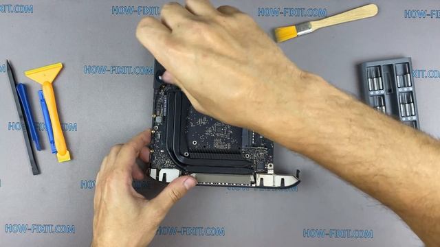 Apple Mac Mini 2011-2012 Disassembly, fan cleaning and thermal paste replacement смотреть онлайн