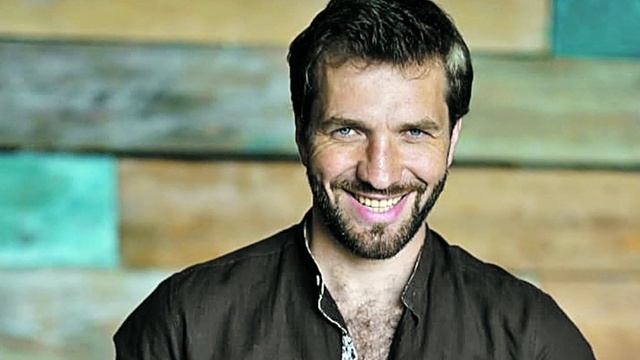У этой "склочной" женщины светлый взгляд, доброе лицо и неприемлемый принцип: всё прощать ради семь смотреть онлайн