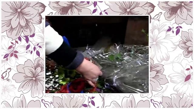 Курсы флористики букет из роз в сетке продолжение букета в синем материале смотреть онлайн