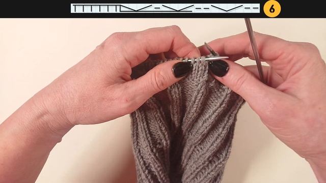 ВЯЖЕМ ЗИМНЮЮ ШАПКУ НЕОБЫЧНЫМИ КОСАМИ / Подробный мастер-класс по вязанию женской шапки спицами смотреть онлайн