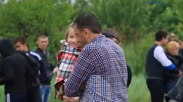 В Абинском районе водители составили надпись "9 мая!" из собственных автомобилей. смотреть онлайн