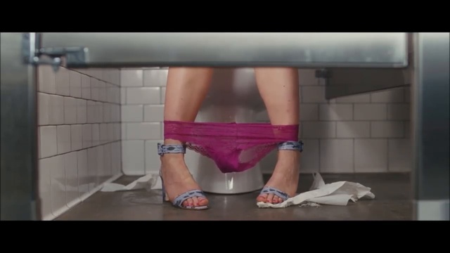 Болтовня о сексе в туалете девушек без комплексов смотреть онлайн