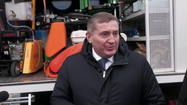 Губернатор Волгоградской области осмотрел новую коммунальную технику смотреть онлайн