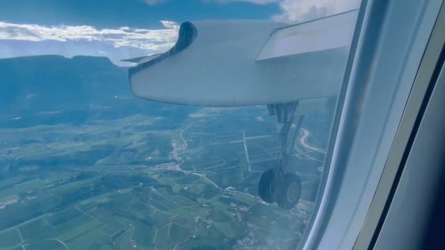 Dash 8 of Sky Alps landing at Bolzano Airport смотреть онлайн