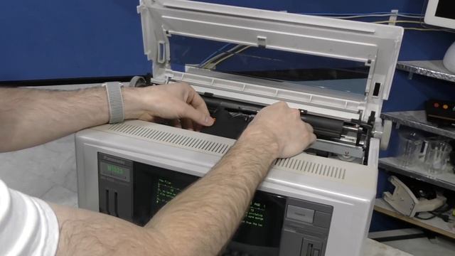 Dissecting two Word Processors, Brother WP25 and Panasonic W1525 смотреть онлайн