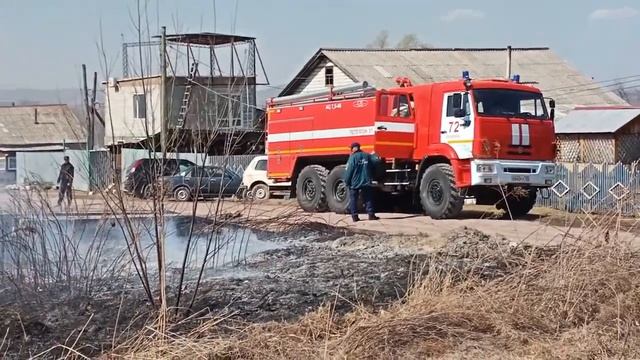 Чуть не сгорели пока дождались пожарку. Пожар. Приехали в гости, попали на пожар. Горит поле смотреть онлайн