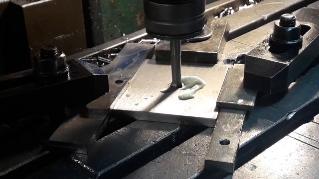 Как сделать резьбу М12 (шаг резьбы основной) на фрезерном станке смотреть онлайн