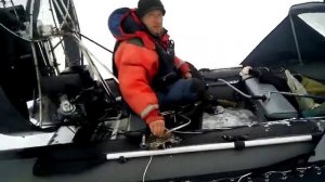 Трогаемся с места на аэролодке после прилипания.