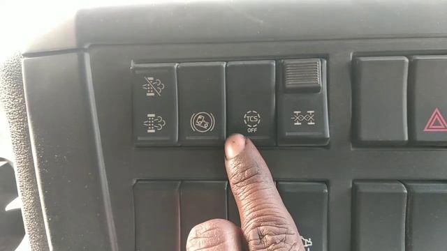 volvo 460 bs6 Tcs Traction control system गजब कि technology hai смотреть онлайн