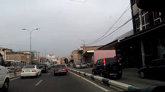 Торговая улица из аэропорта Звартноц в Ереван, май 2019, Армения смотреть онлайн