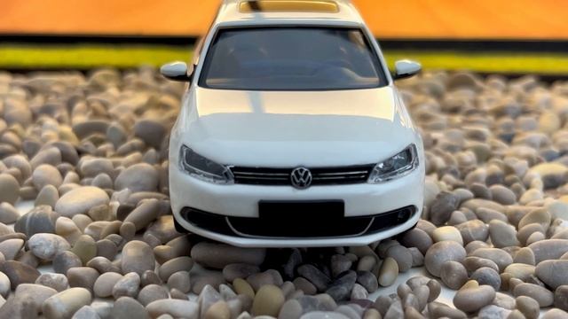 Volkswagen Sagitar / Jetta Highline Tsi 1:43 Scale Diecast Model Car | Unboxing смотреть онлайн