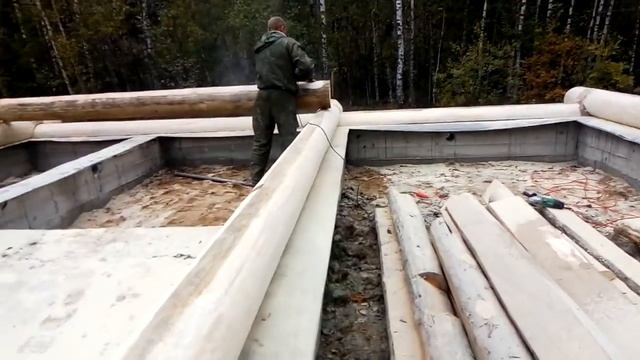Шлифовка бревен во время сборки сруба. Осень 2019. Фалей.рф смотреть онлайн