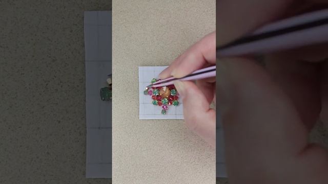 Как Вы считаете? #украшенияручнойработы #jewellerydesign #брошьручнойработы #рукоделие #брошки смотреть онлайн