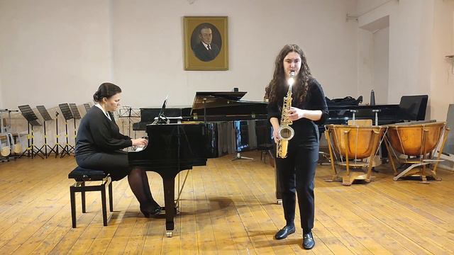 Paul Bonneau - Suite for alto saxophone and piano ,part 1 смотреть онлайн